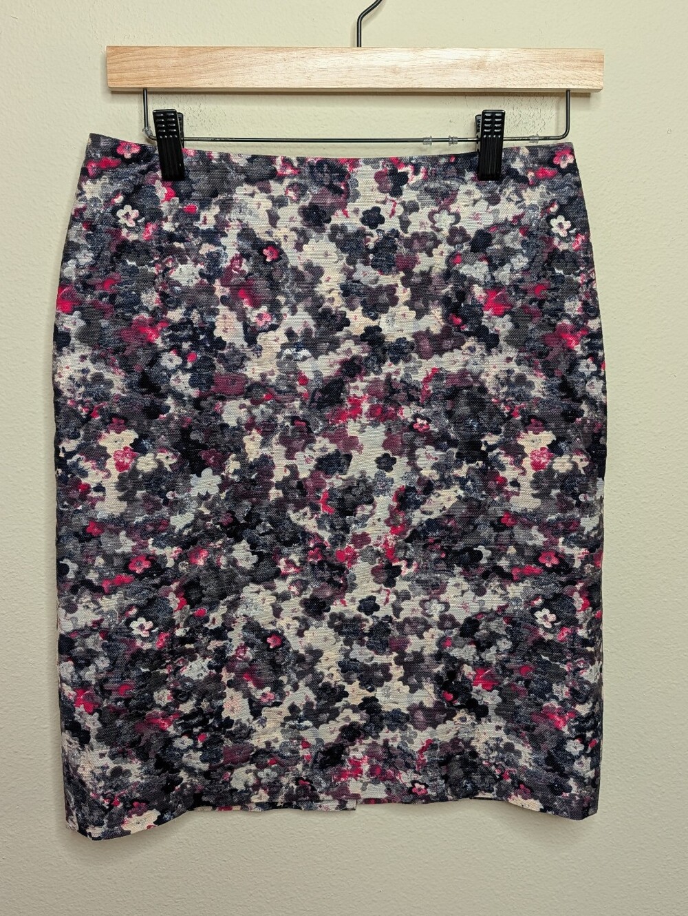 Talbots Petites Floral Print Pencil Skirt Red Trim Size 2P